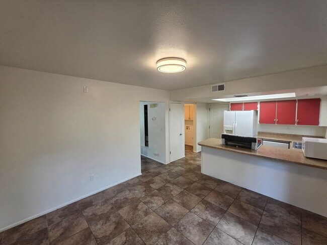 Building Photo - 3885 N Fanning Dr
