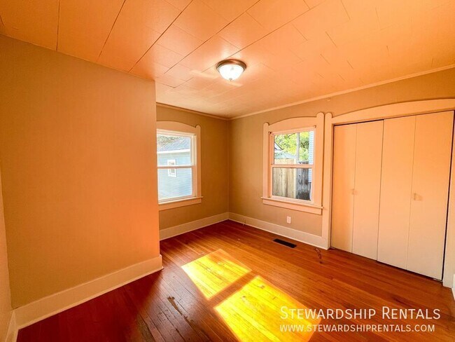 Building Photo - 1745 Olive St