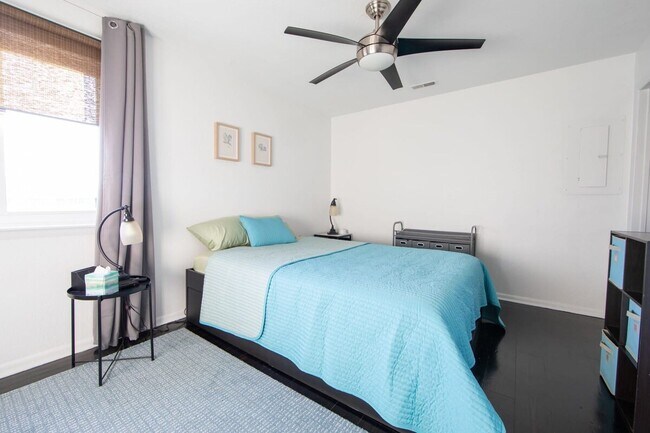 Building Photo - 736 W Ocean View Ave