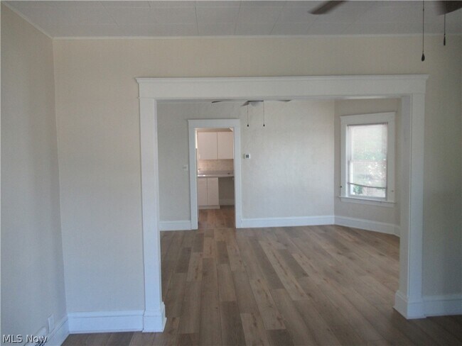 Building Photo - 1518 Ridgewood Ave