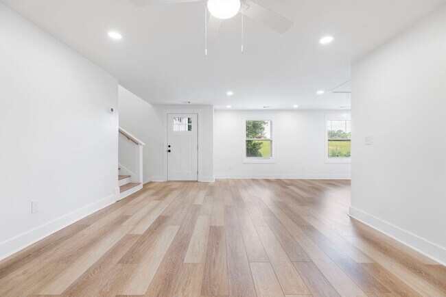 Building Photo - Four Bedroom Four Bath Home