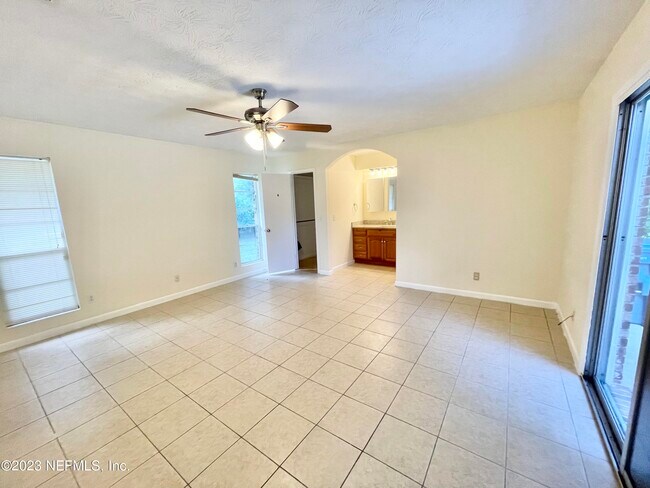 Building Photo - 5391 Golf Course Dr