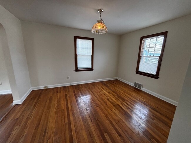 Building Photo - Charming Single Family Home for Rent - Excellent Grove City Location!