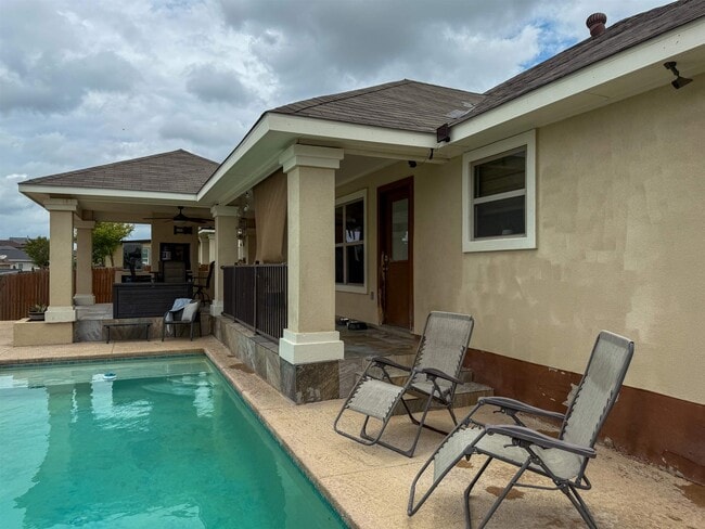 Building Photo - 208 Chisos Oak Dr