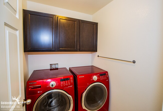 Building Photo - Beautifully Maintained 3Bdm 2.5Ba Two-Story Home nestled in a desirable Southwest Las Vegas neigh...