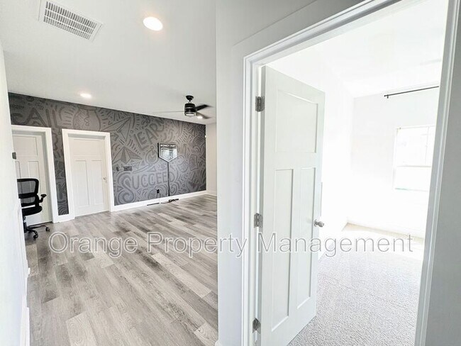 Building Photo - 211 Crooked Cedar Way