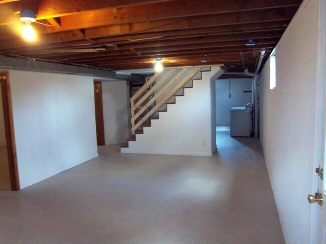 Building Photo - 5118 Avoca Ave