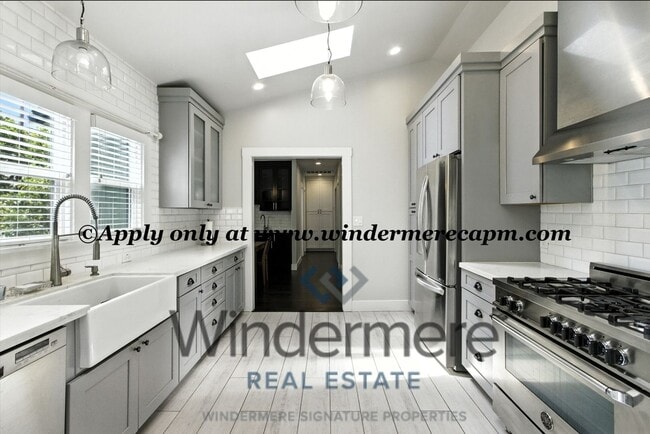 Building Photo - Timeless Modern Luxury 3 bedroom in one of...