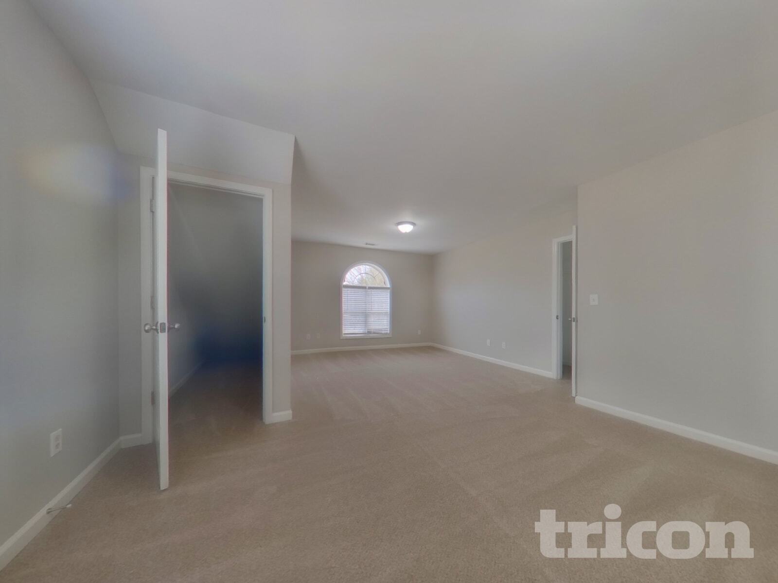 Building Photo - 1228 Saxony Dr SE