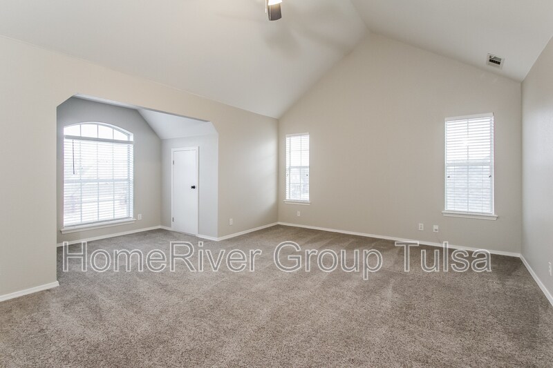 Building Photo - 820 N Willow Ave