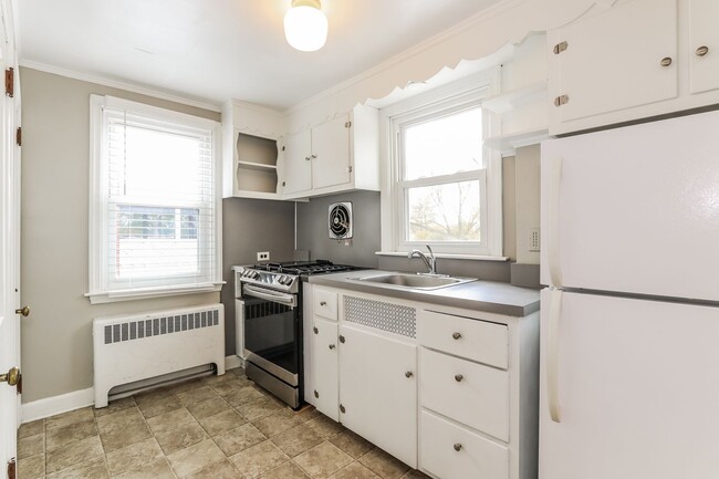 Building Photo - Charming 3-Bedroom Colonial in Glenside