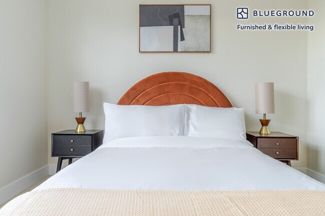 Building Photo - 1501 W Howard Ln