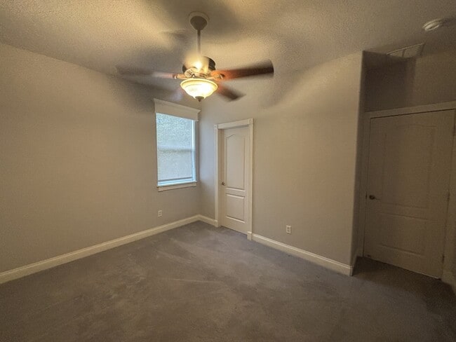 Building Photo - 827 Meridale Ave