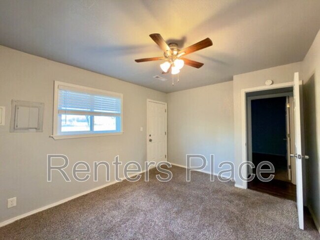 Building Photo - 15351 W Hwy 66