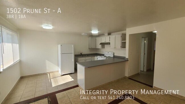 Building Photo - 1502 Prune St