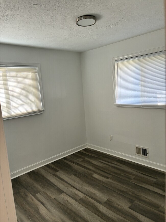 Building Photo - 116 S 45th St