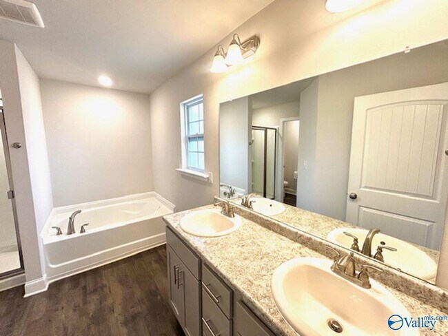 Building Photo - 14254 Wildflower Dr