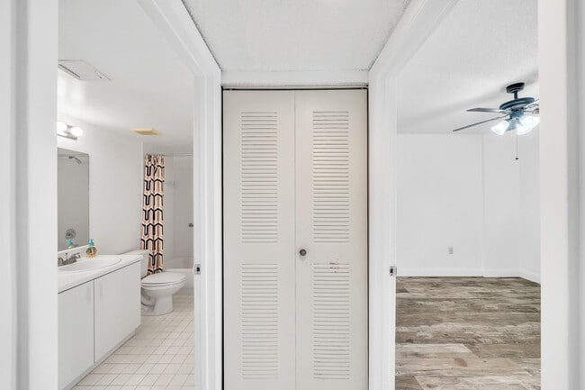 Building Photo - 9580 Weldon Cir