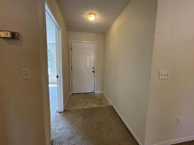 Building Photo - Apartment For Rent