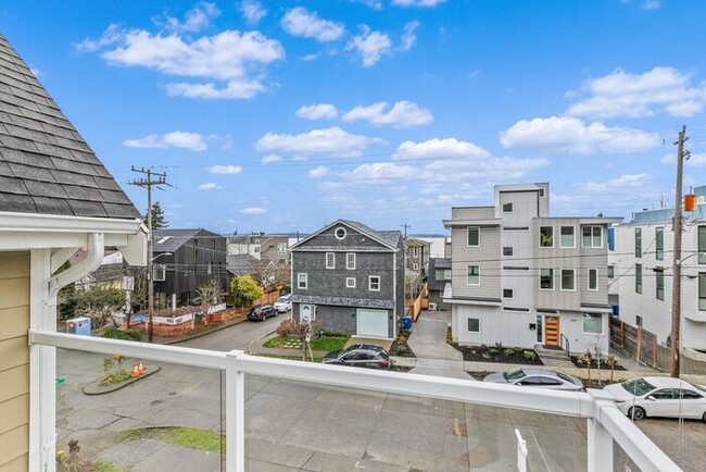 Building Photo - Quintessential West Seattle Townhome with ...