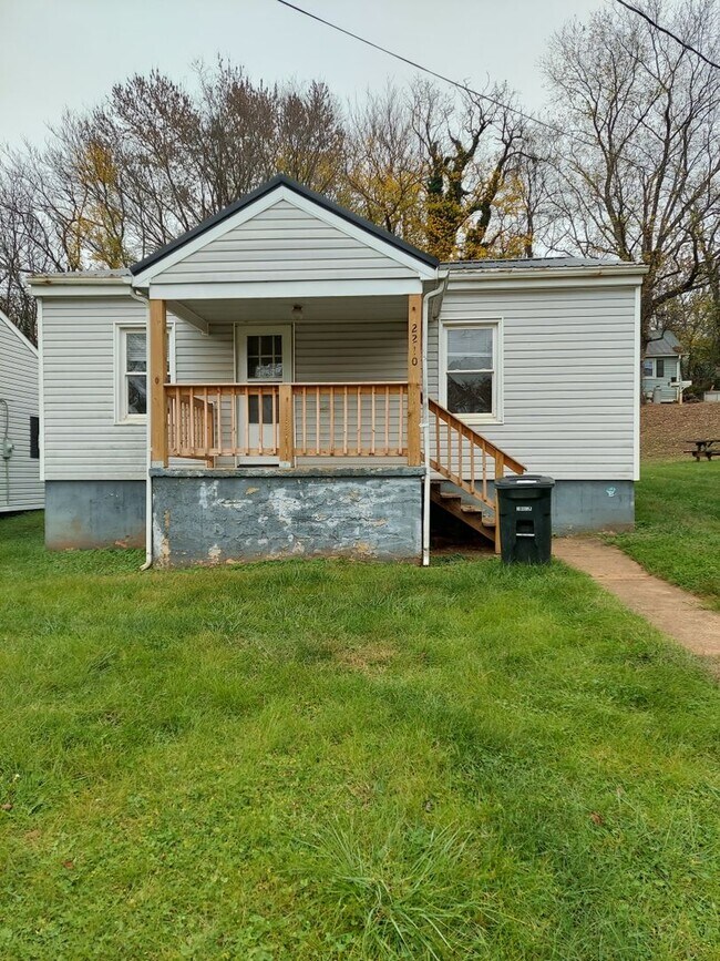 Building Photo - 2210 Haden St
