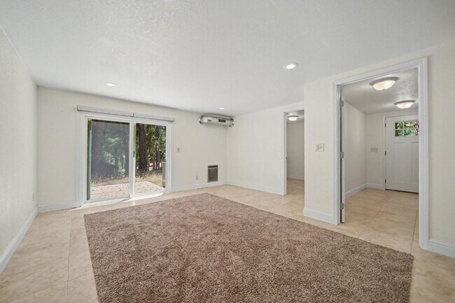 Building Photo - 16932 McKenzie Dr