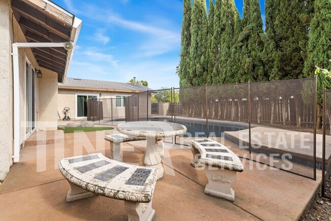 Building Photo - 511 Lyndhurst Ave