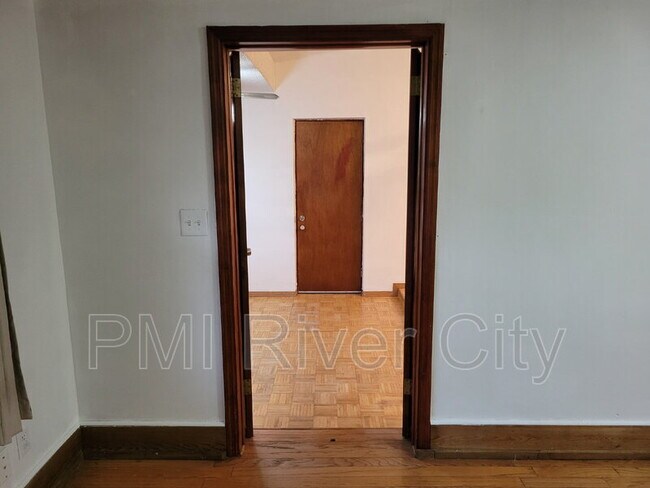 Building Photo - 2916 Rainbow Rd
