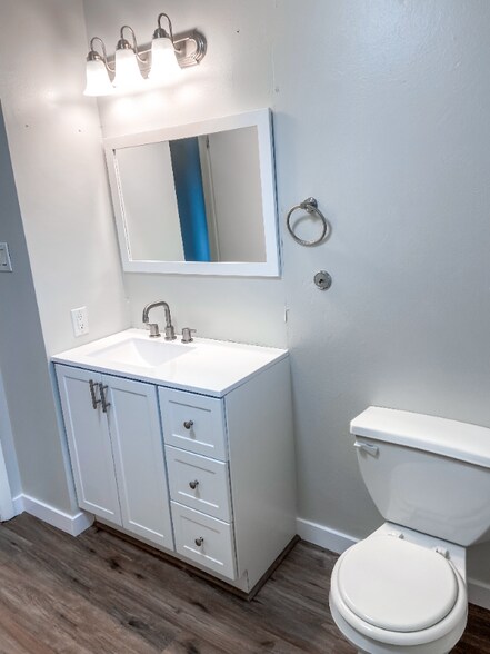 Building Photo - 340 W Main St