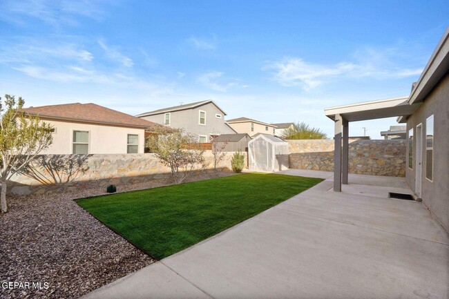 Building Photo - 12249 Desert Dove Ave
