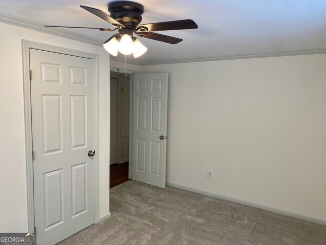 Building Photo - 487 Morgan Mill Rd