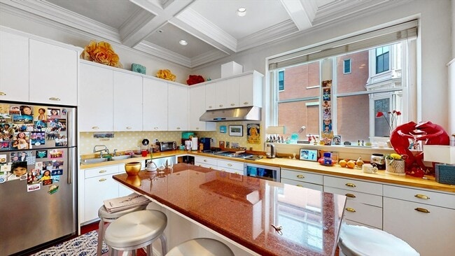 Building Photo - 404 Beacon St