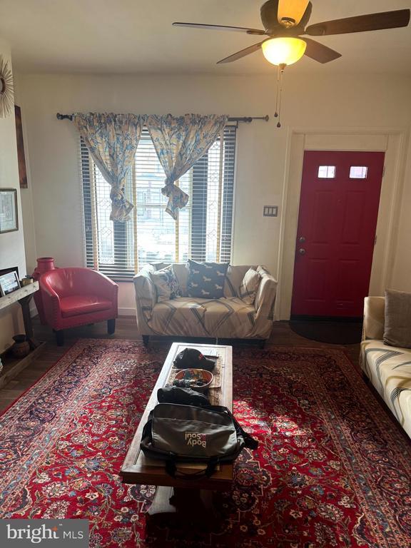 Building Photo - 5707 Lansdowne Ave