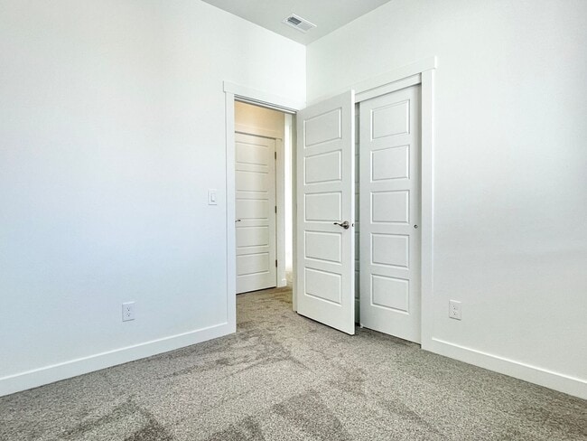 Building Photo - Beautiful Modern Townhome in American Fork!