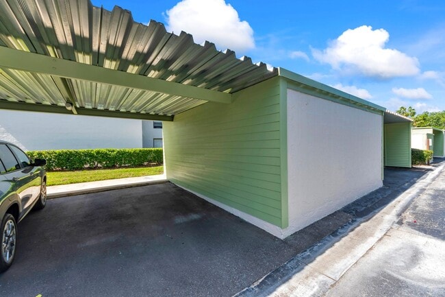 Building Photo - 4114 Pinelake Ln