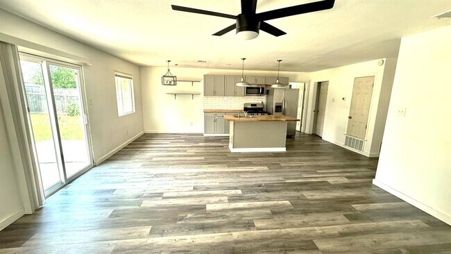Building Photo - 1307 Wroxton Way