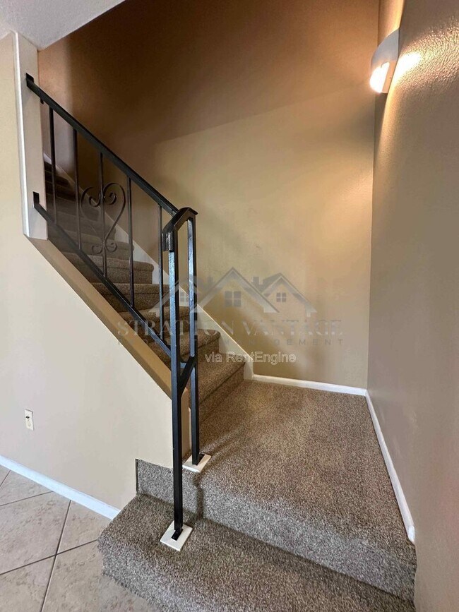 Building Photo - 10203 N 7th Pl