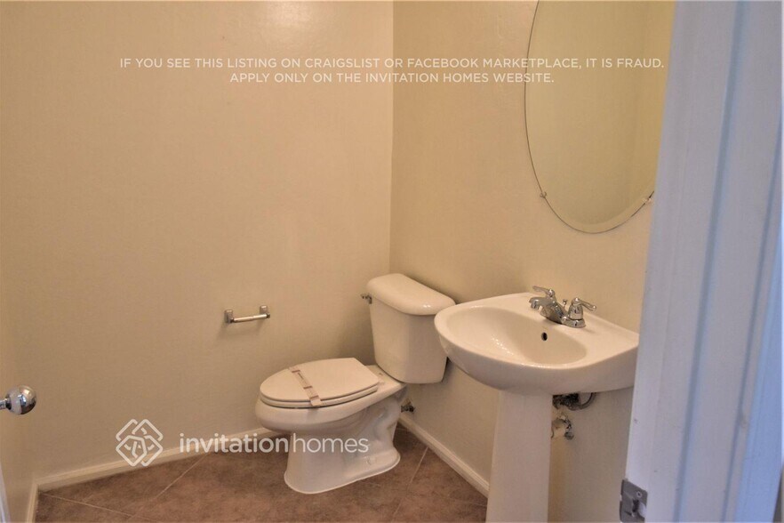Building Photo - 44258 W Cypress Ln