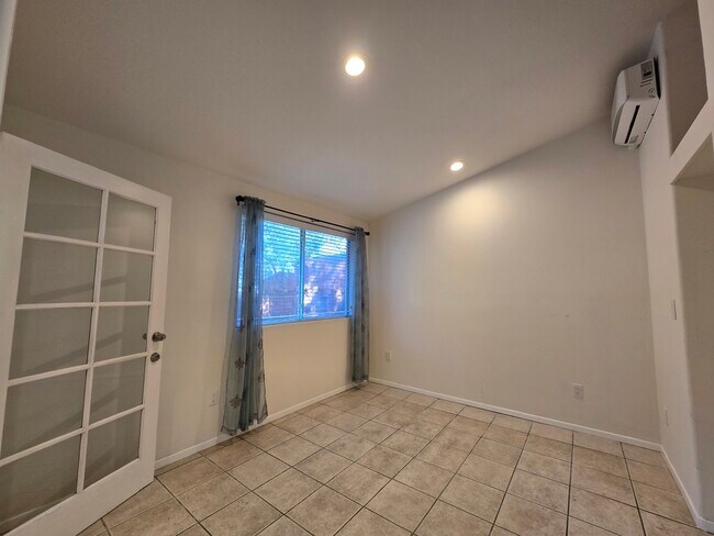 Building Photo - 5011 Lockhaven Ave