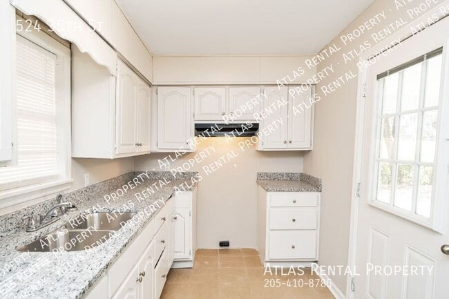 Building Photo - 524 35th St