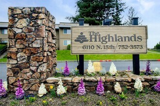 Building Photo - North Tacoma Condo Living | 2 Bed, 1.5 Bath End-Unit | Great Amenities!