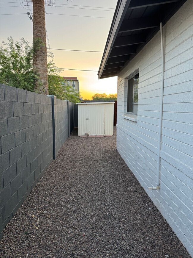 Building Photo - 3 bedroom home in Downtown Phoenix