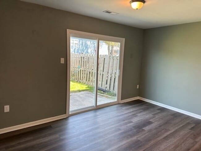 Building Photo - Renovated 2 Bedroom Townhouse East Henrico Area