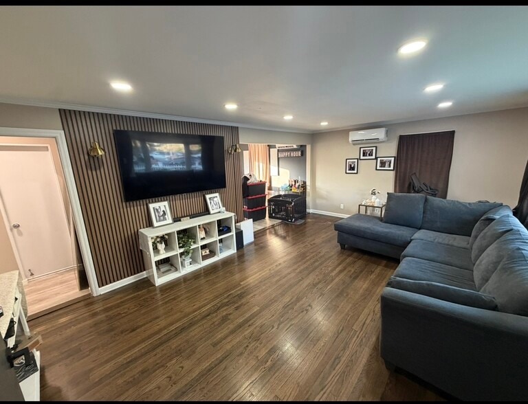 LIVING ROOM - 77 Bennett Ave