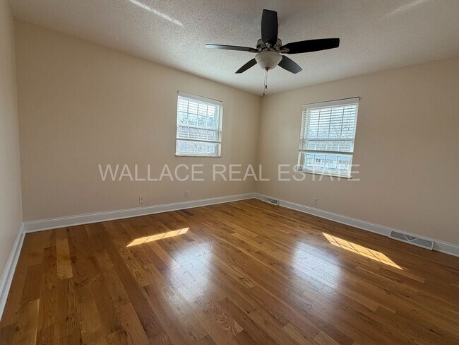 Building Photo - APPLICATION PENDING!!  DO NOT APPLY!!  3 BEDROOM/ 2.5 BATHROOM SOUTH KNOXVILLE HOME!!!