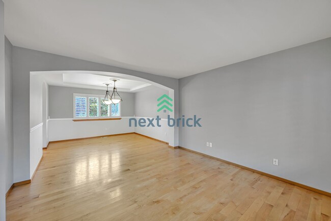 Building Photo - Beautiful 3 Bed, 2.5 Bath Parkside Home – ...