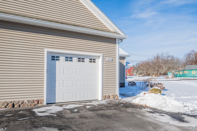 Building Photo - 137 Knowles Ave