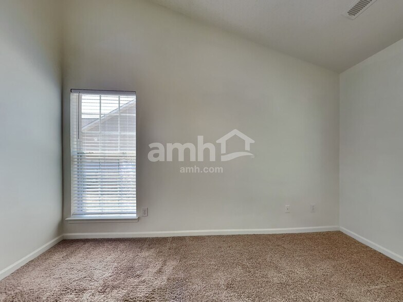 Building Photo - 204 Appleton Ln