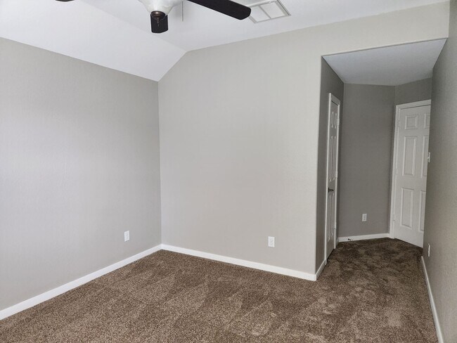 Building Photo - 20676 Oakhurst Meadows Dr