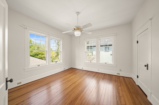 Building Photo - 406 Sul Ross St